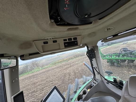 Image of John Deere 8370R equipment image 4