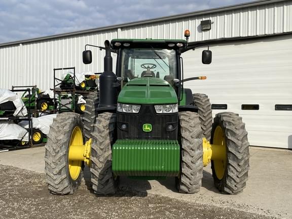 Image of John Deere 8370R equipment image 1