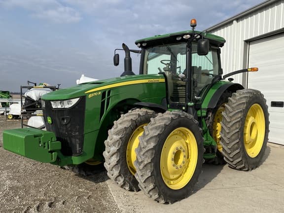 Image of John Deere 8370R equipment image 2