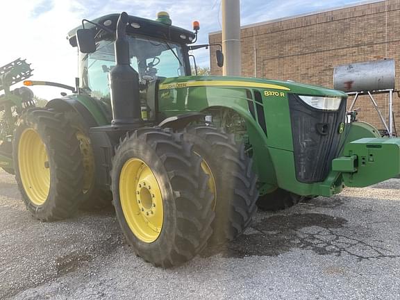 Image of John Deere 8370R equipment image 2