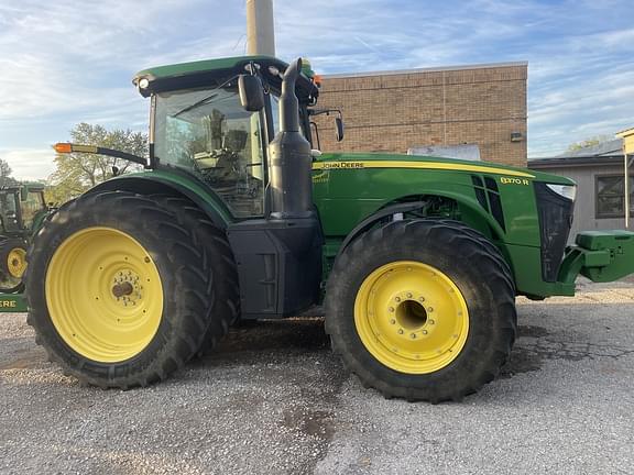 Image of John Deere 8370R equipment image 1