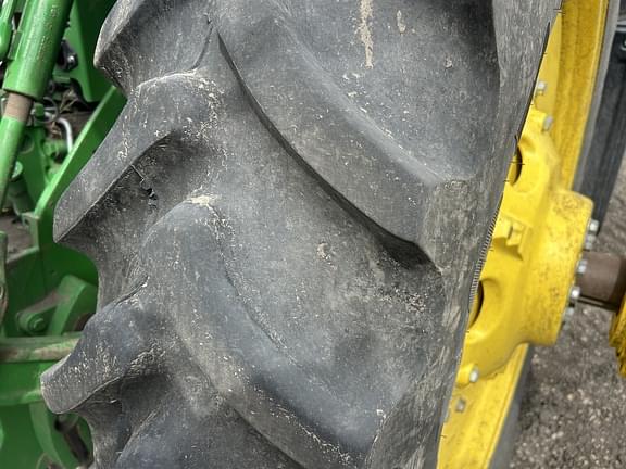 Image of John Deere 8370R equipment image 4