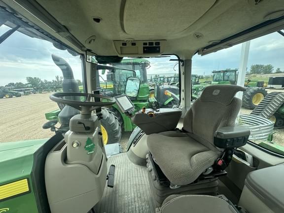 Image of John Deere 8370R equipment image 4