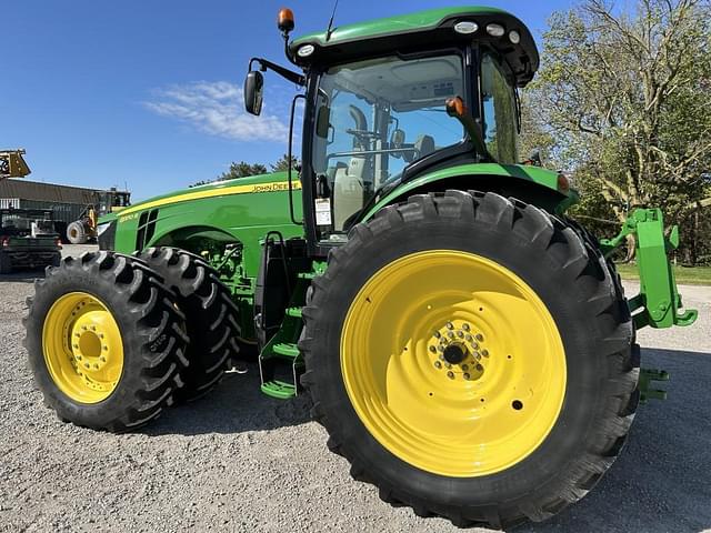 Image of John Deere 8370R equipment image 4