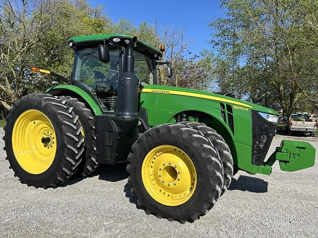 Image of John Deere 8370R equipment image 1