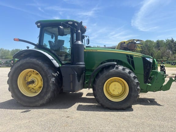 2014 John Deere 8370R Equipment Image0
