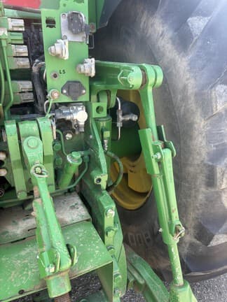 Image of John Deere 8370R equipment image 2