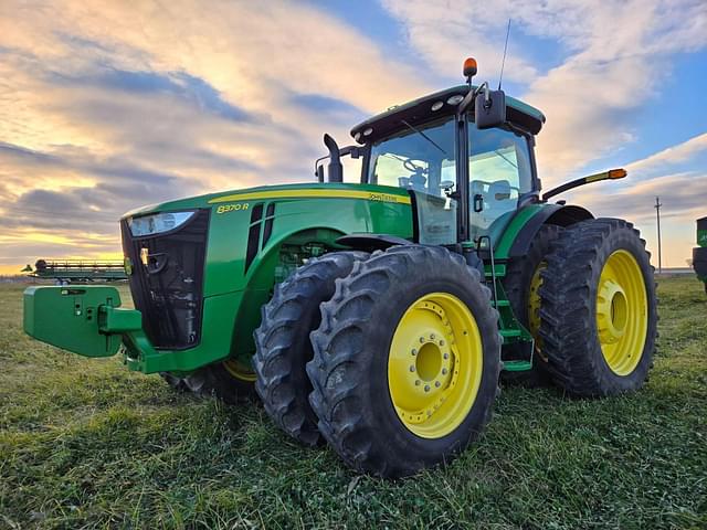 Image of John Deere 8370R equipment image 3