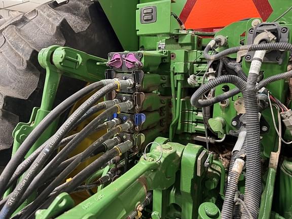 Image of John Deere 8370R equipment image 3