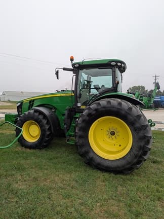 Image of John Deere 8370R equipment image 1