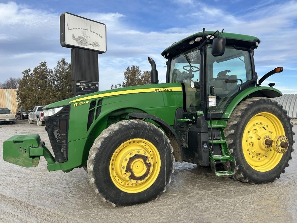 2014 John Deere 8370R Equipment Image0