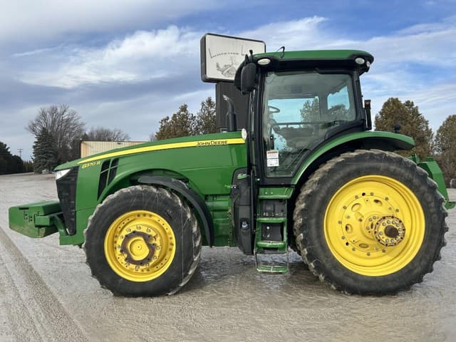 Image of John Deere 8370R equipment image 1