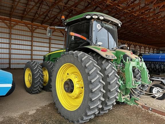 Image of John Deere 8370R equipment image 3