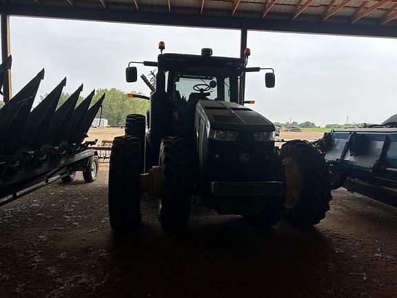 Image of John Deere 8370R equipment image 1