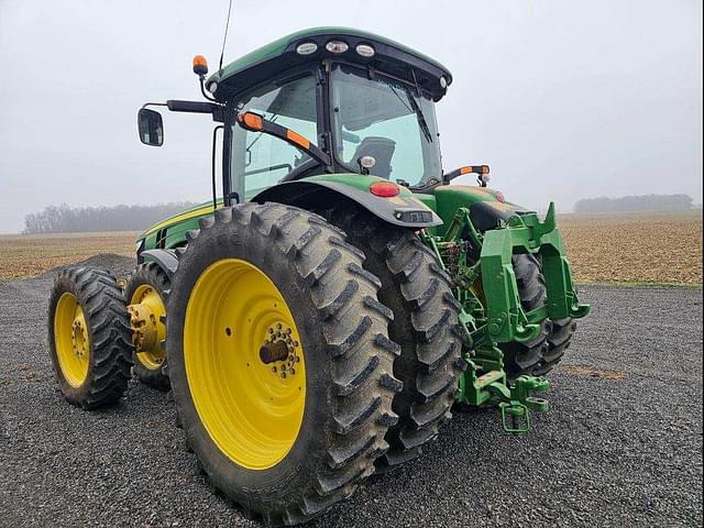 Image of John Deere 8370R equipment image 4