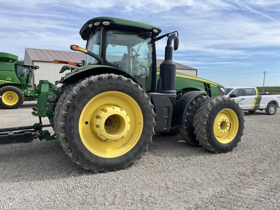 Image of John Deere 8370R equipment image 4
