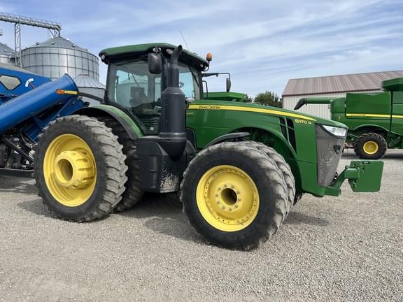 Image of John Deere 8370R equipment image 3