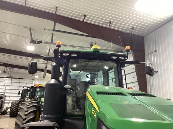 Image of John Deere 8370R equipment image 2