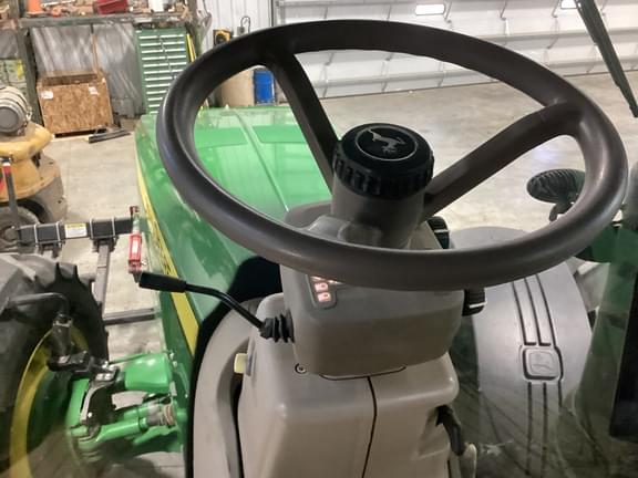 Image of John Deere 8370R equipment image 4