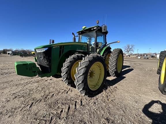 Image of John Deere 8370R equipment image 3