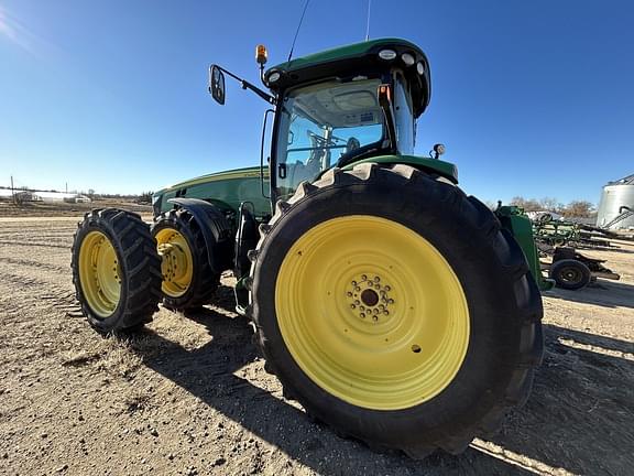 Image of John Deere 8370R equipment image 4