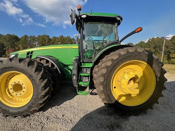 Image of John Deere 8370R equipment image 2