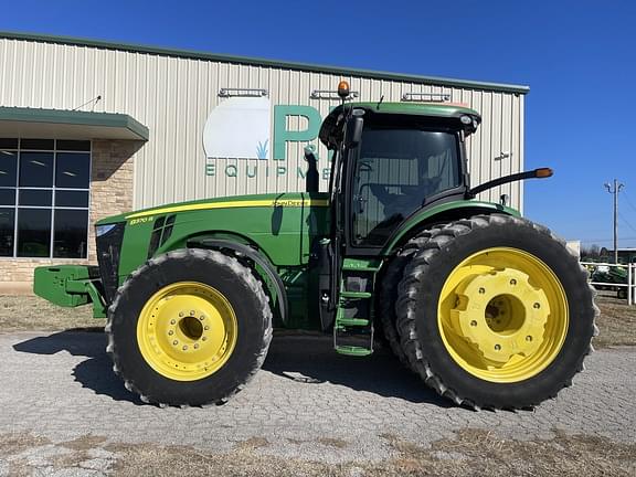 Image of John Deere 8370R equipment image 1