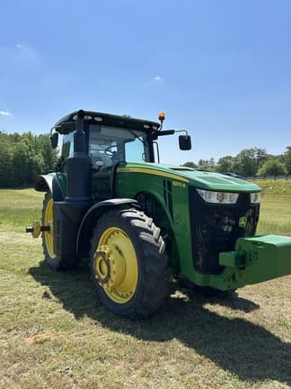 Image of John Deere 8370R equipment image 2