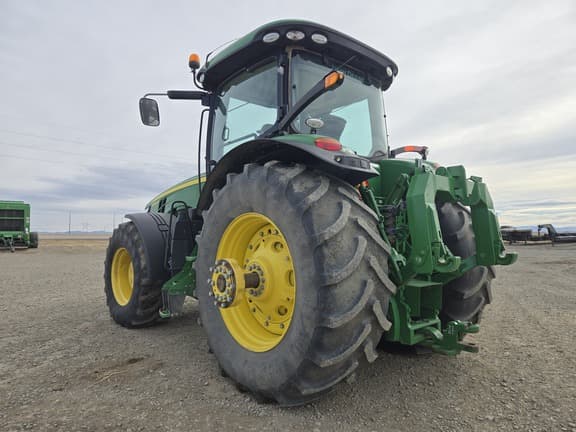 Image of John Deere 8370R equipment image 2