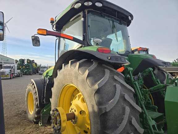 Image of John Deere 8370R equipment image 3