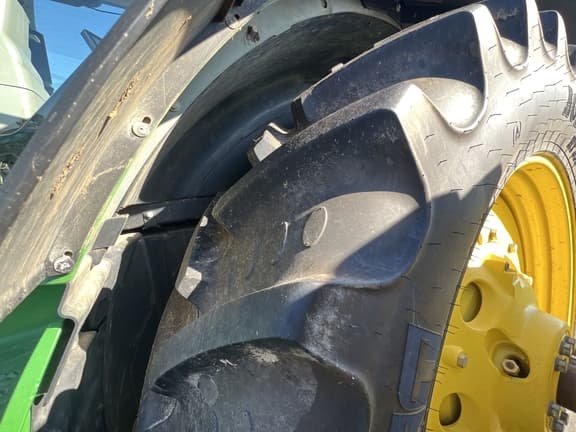 Image of John Deere 8370R equipment image 3