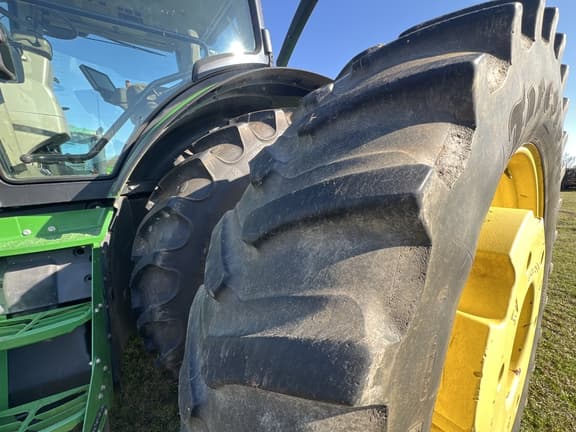 Image of John Deere 8370R equipment image 2