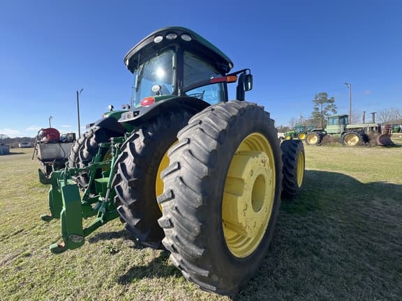 Image of John Deere 8370R equipment image 1