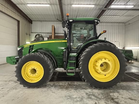 Image of John Deere 8370R equipment image 1