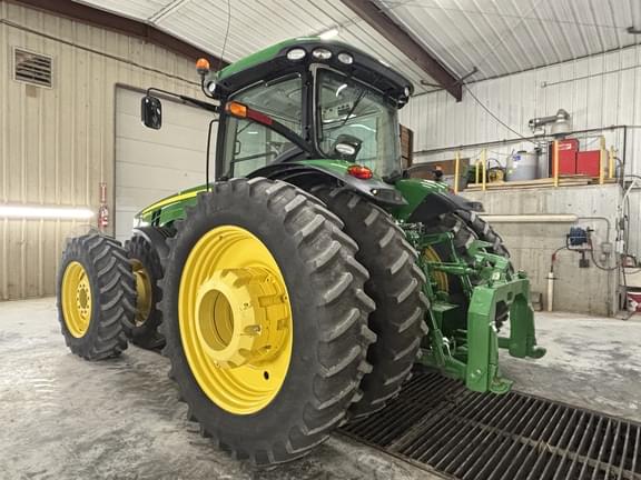 Image of John Deere 8370R equipment image 2
