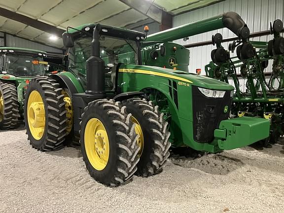 Image of John Deere 8370R equipment image 4