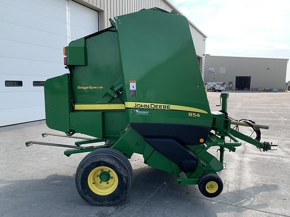 Image of John Deere 854 equipment image 1