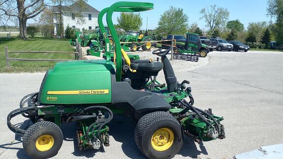 Image of John Deere 8700 equipment image 2