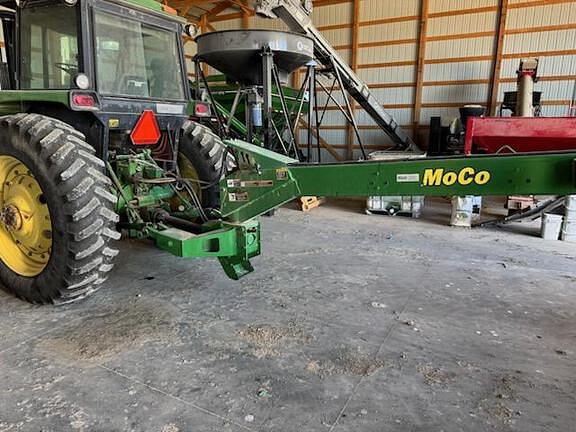 Image of John Deere 946 equipment image 2