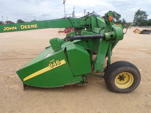 Image of John Deere 946 equipment image 3