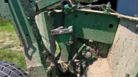 Image of John Deere 946 equipment image 4