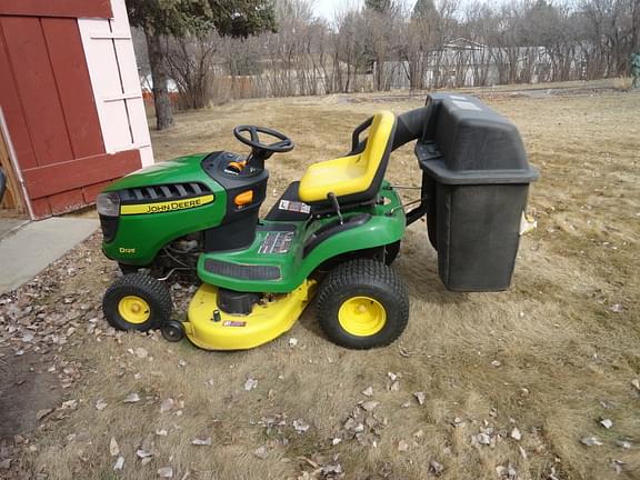 Image of John Deere D125 equipment image 1