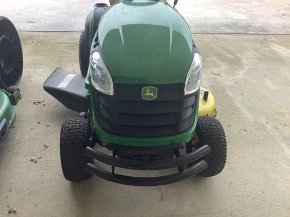 Image of John Deere D130 equipment image 1