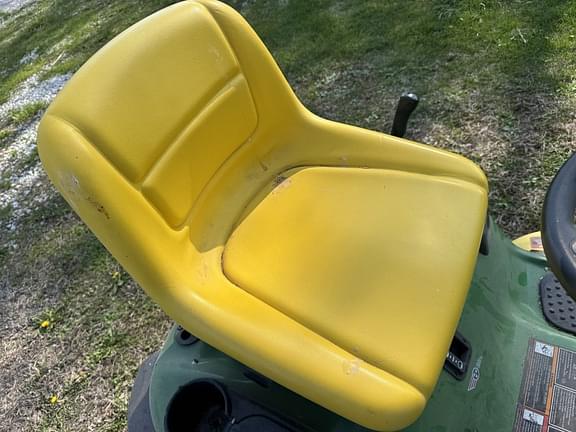 Image of John Deere D140 equipment image 4
