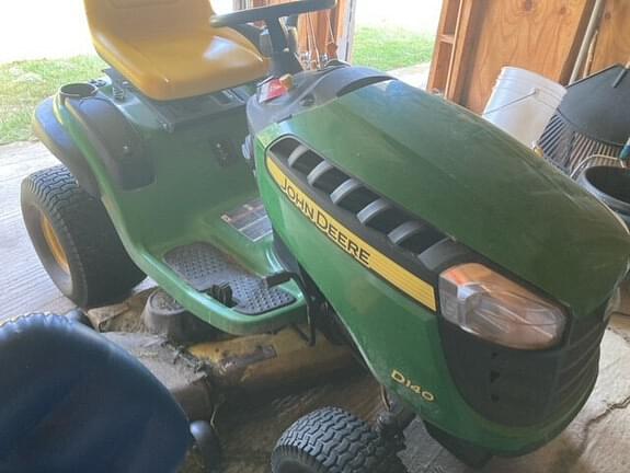 Image of John Deere D140 equipment image 1