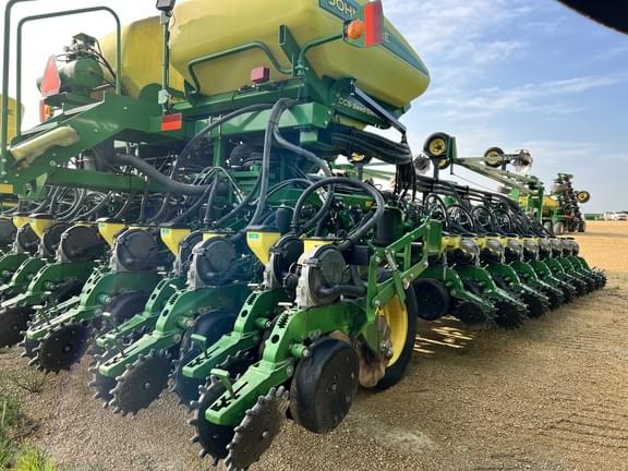 Image of John Deere DB60 equipment image 2