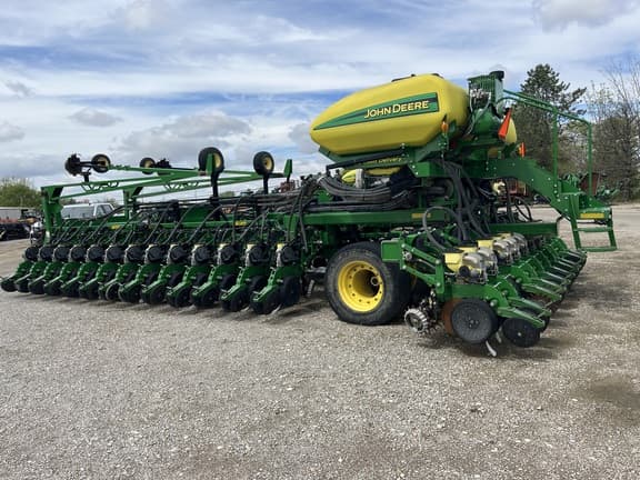 Image of John Deere DB60 equipment image 1