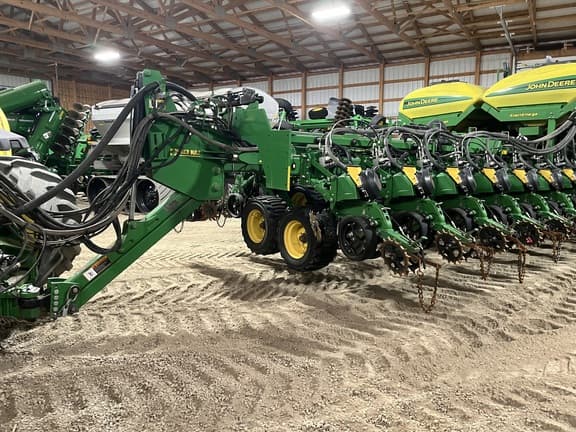 Image of John Deere DB90 equipment image 1