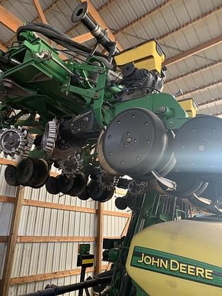 Image of John Deere DR24 equipment image 1