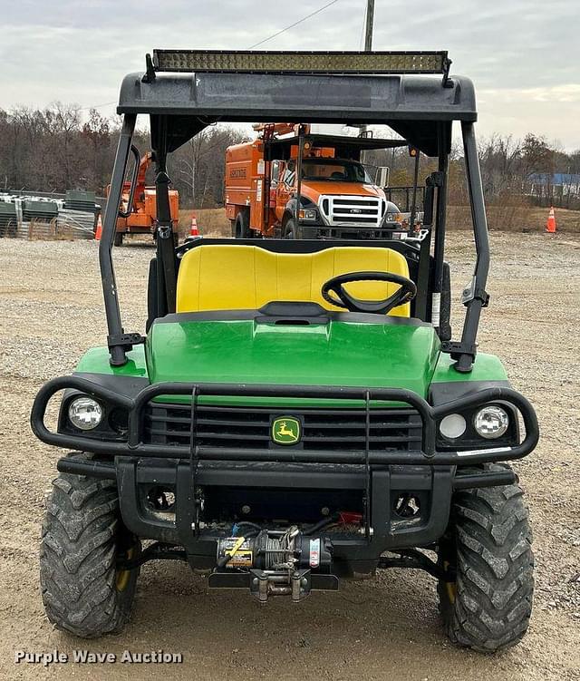 Image of John Deere Gator 825 equipment image 1